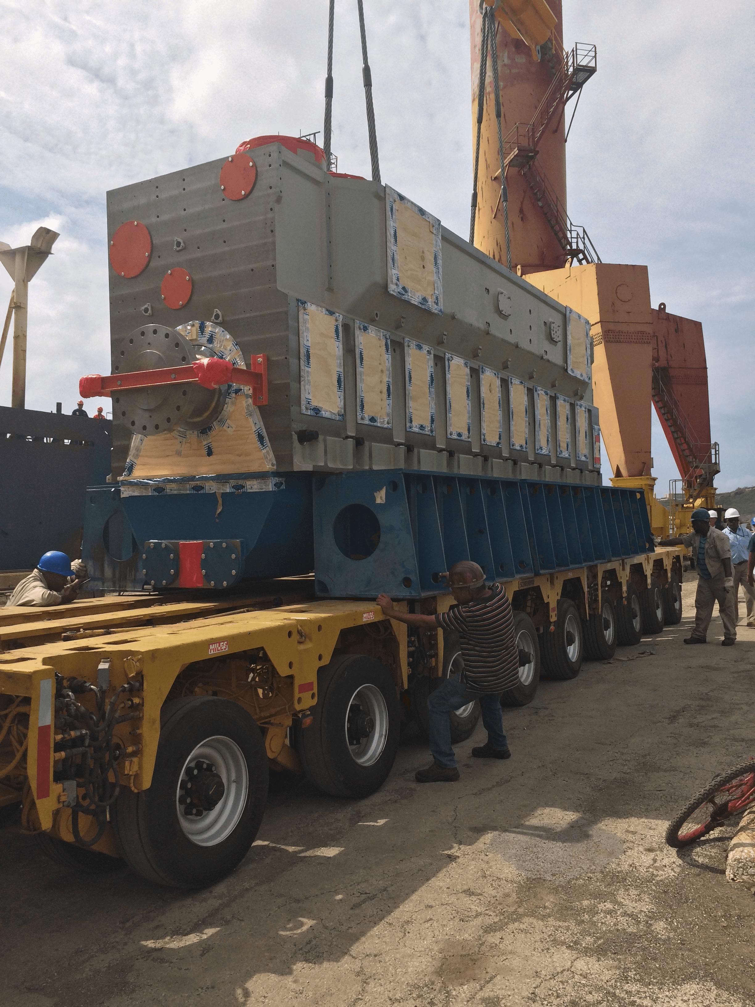Transport and Storage of a Wärtsilä Ship Engine Block (Curaçao, December 2015)